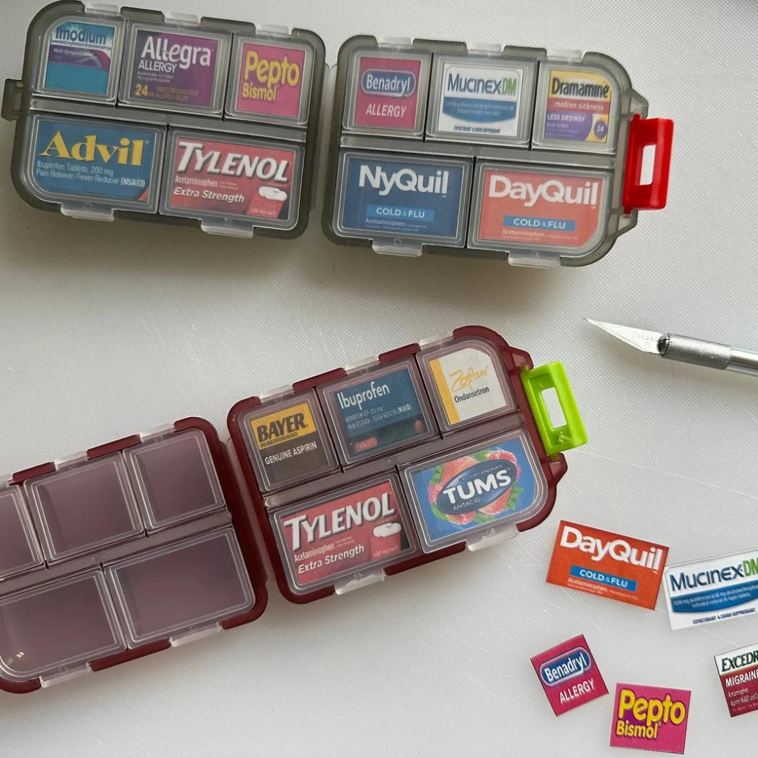 Unisex 10-Compartment Medicine Organizer with Labeled Pockets 9